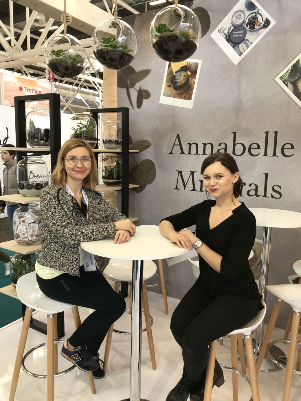 Wirtualne Kosmetyki na stoisku Annabelle Minerals